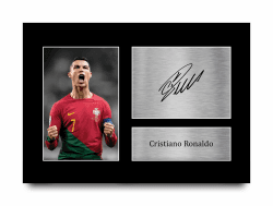 HWC Trading A4 Cristiano Ronaldo Portugal Geschenke Gedrucktes Signiertes Autogramm Foto für Fußball Anhänger and Fans - A4 (Ungerahmt) Cristiano Ronaldo Angebot bei HelloDeals