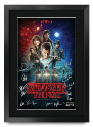 HWC Trading Strange Hawkins Thing Geschenke Gedrucktes Signiertes Autogramm Foto für Fans von Fernsehn Memorabilien - A3 Gerahmt Strange Hawkins Thing (A3 Gerahmt) Angebot bei HelloDeals