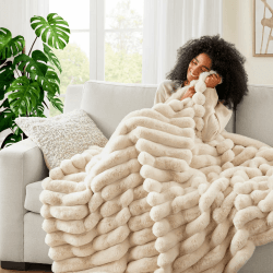 Lanqinglv Kuscheldecke Flauschig Decke Beige,Super Warme Plüsch Decke Wohndecke Dick,Flanell Decke Winter Couchdecke Überwurfdecke Sofadecke Tagesdecke Für Bett Couch,150x200 cm Tw-beige 150 x 200 cm Angebot bei HelloDeals