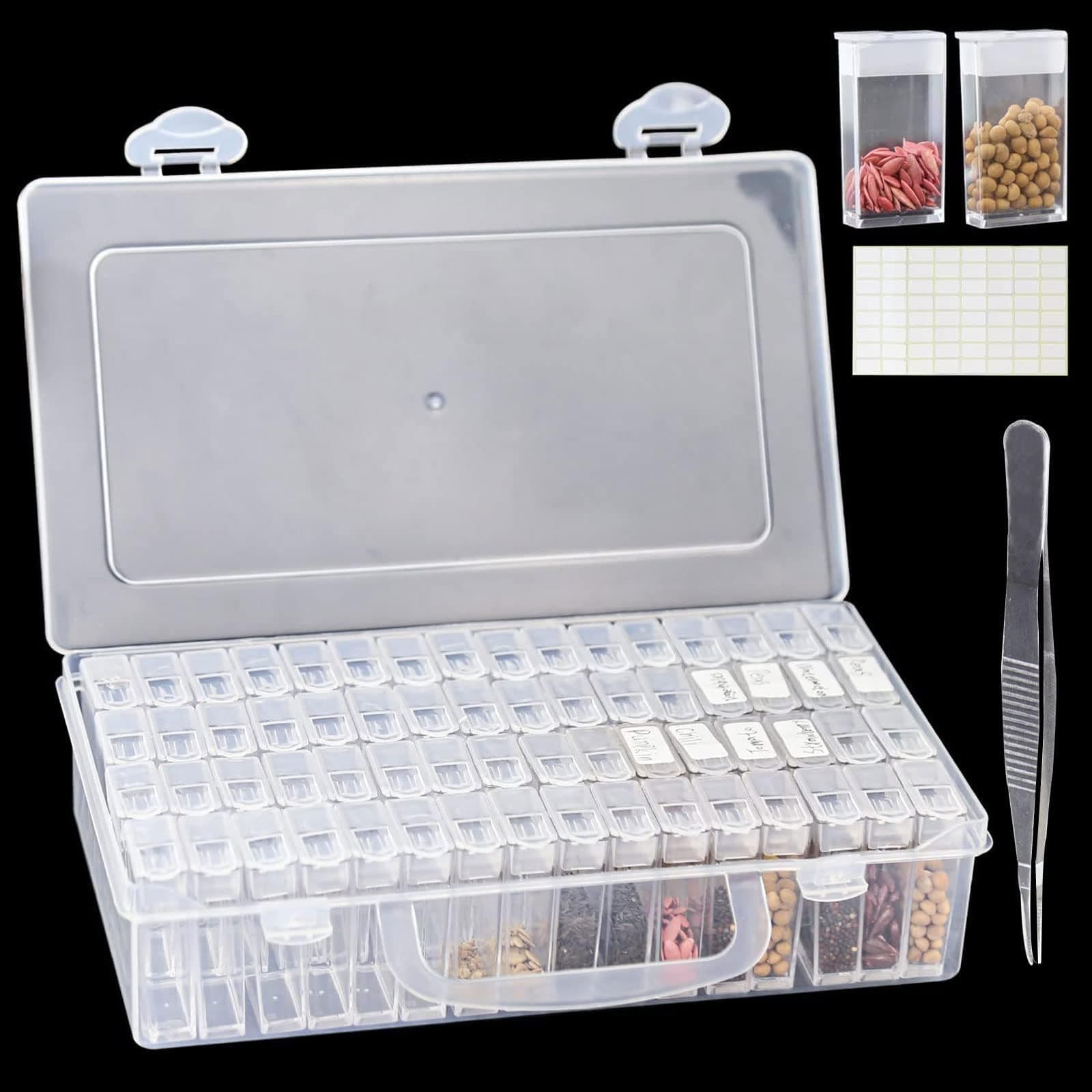 64 Slots Saatgut Aufbewahrungsbox, Kunststoff Samen Aufbewahrung mit 112 Etikettenaufklebern und 1 Pinzette, Samen Organizer für Blumensamen, Gemüsesamen, Chili Samen, Diamond Painting Zubehör Angebot bei HelloDeals