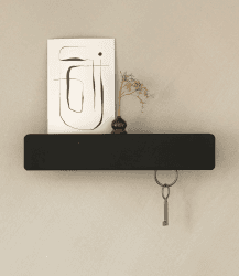 Kazai. Schlüsselbrett 'Kian' | Minimalistisches Schlüsselhaken-Design aus Berlin | Moderner Schlüsselhalter mit Ablage aus Metall | Schlüsselregal als Flur Möbel für die Wand | Schwarz Angebot bei HelloDeals
