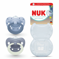 NUK First Choice Classic Day & Night Baby Schnuller | 0-6 Monate | Orthodontische Beruhigungssauger, die im Dunkeln leuchten | 95% Akzeptanz bei Babys** | Blau | 2 Stück Angebot bei HelloDeals