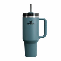 STANLEY Quencher H2.0 Flowstate Trinkflasche Mit Strohhalm 1.2L - Thermobecher Kühlt 11 Stunden - 48 Stunden Eisgekühlt - Spülmaschinenfest - Thermosflasche BPA Frei - Trinkbecher - Blue Spruce Core 1.2 L Blue Spruce Angebot bei HelloDeals