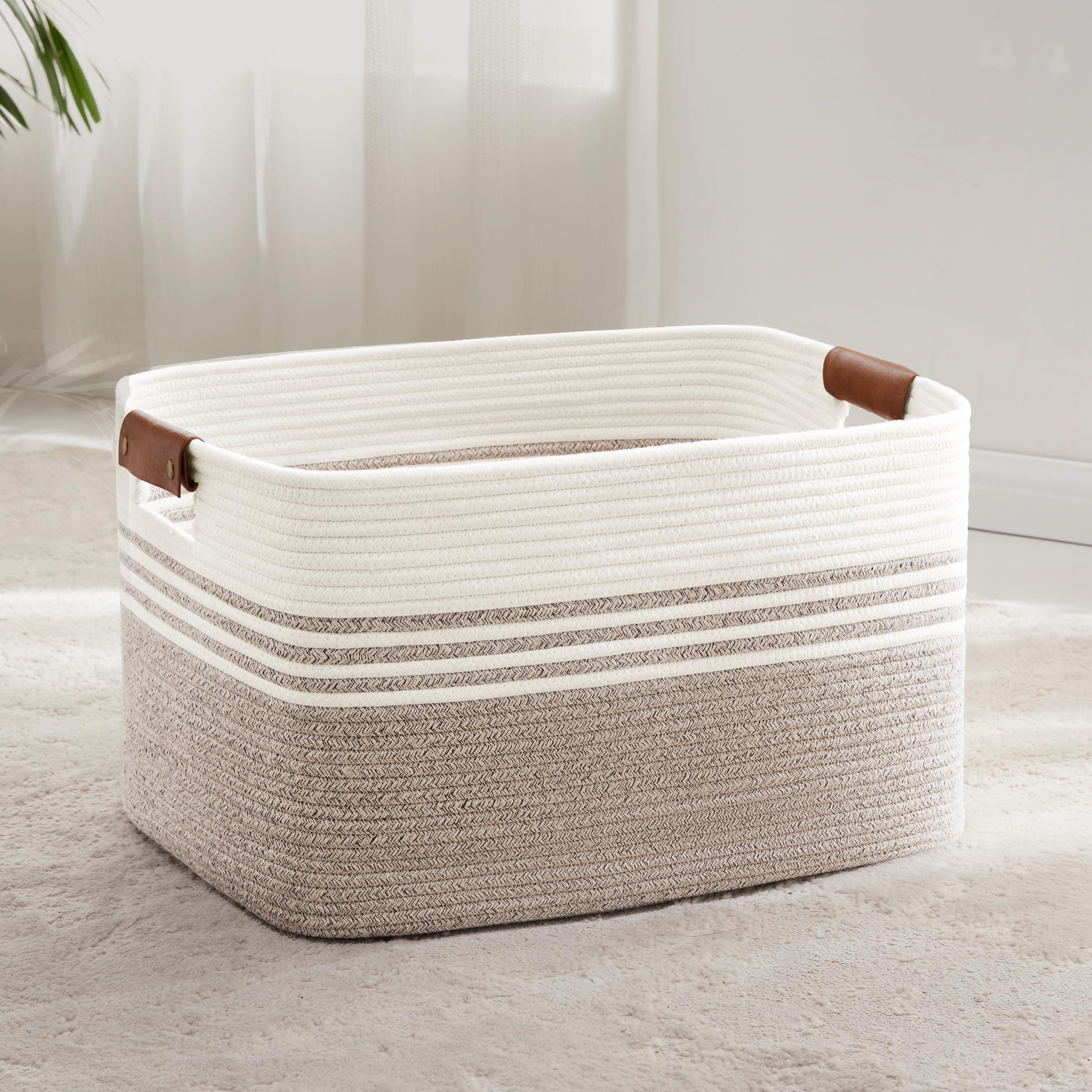 Wäschekorb Geflochten Groß aus Baumwollseil, 72L Aufbewahrungskorb mit Lederhenkeln, Korb für Decken, Kleidung, Spielzeug, Laundry Basket für Kinderzimmer Wohnzimmer, 55 x 43 x 30 cm, Weiß und Braun Braun 72L Angebot bei HelloDeals