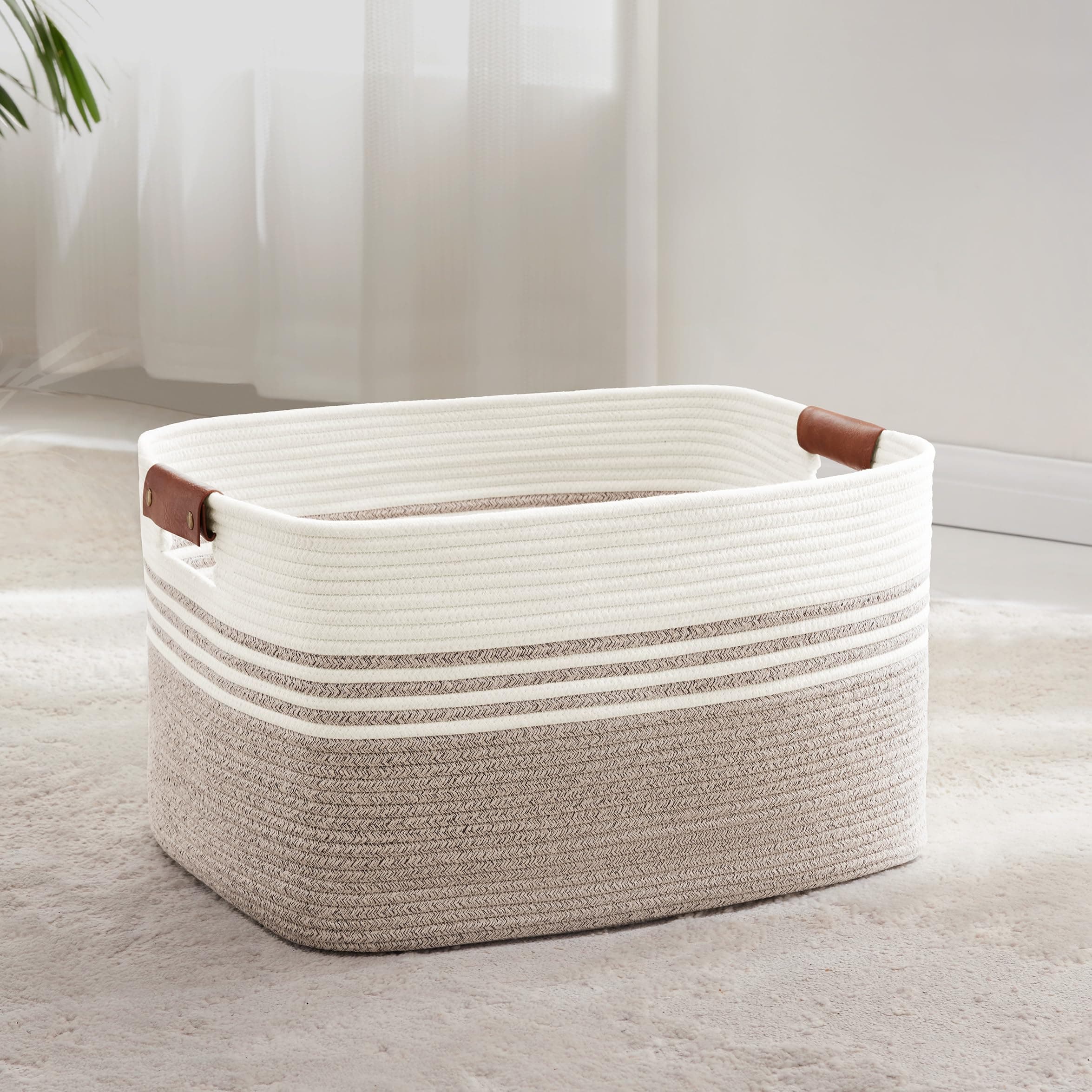Wäschekorb Geflochten Groß aus Baumwollseil, 60L Aufbewahrungskorb mit Lederhenkeln, Korb für Decken, Kleidung, Spielzeug, Laundry Basket für Kinderzimmer Wohnzimmer, 53 x 38 x 29 cm, Weiß und Braun Braun 60L Angebot bei HelloDeals