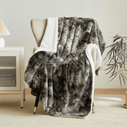 Wajade Kunstfelldecke – Sherpa Schafdecke – Comfort Luxuriöse Flauschige Kuscheldecke – weiche Decke für Couch und Bett – 130 x 160 cm –Grau 130 x 160 cm Grau Angebot bei HelloDeals
