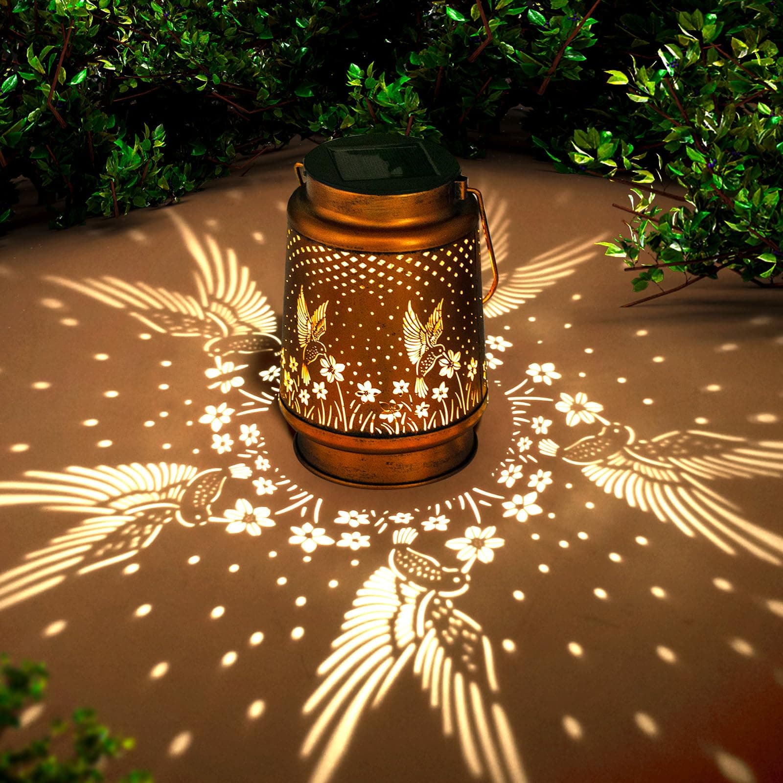 Geschenke für Frauen, Mama, Oma – Kolibri Solarlampen für Außen, Wasserdichte Garten Deko, Hängende LED Metall Laterne für Terrasse, Hof, Rasen, Vorgarten, Veranda – Gartengeschenke Angebot bei HelloDeals