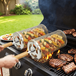 Grillkorb Edelstahl Rollender 2er Set, Abnehmbarer Holzgriff, 304 Nestbar, Grillzubehör für Gemüse, Garnelen, Pilze, Geschenk für Männer & Papa, inkl. 2 Gabeln, Garten Camping Zylinderförmig Angebot bei HelloDeals