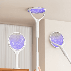 Elektrische Fliegenklatsche Extra Stark 4000V mit Ausziehbarer Verlängerungsstange & Drehkopf, 1800mAh 2 in 1 Elektro Mückenklatsche Purpurlicht Moskito Lampe Fly Swatter für Innen Außen Angebot bei HelloDeals