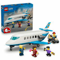LEGO City Passagierjet Spielzeug - Flugzeug Modellbausatz mit 4 Minifiguren und Reisezubehör - Lernspielzeug - Geburtstagsgeschenk für Jungen ab 4 Jahren - 60492 Angebot bei HelloDeals