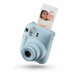 FUJIFILM instax mini 12™ Sofortbildkamera für Erwachsene | Kamera mit Sofortdruck für farbige Erinnerungen zum Anfassen – Selfiespiegel, Nahaufnahmemodus & automatische Belichtung | Pastel Blue Pastel-Blue Kamera Angebot bei HelloDeals