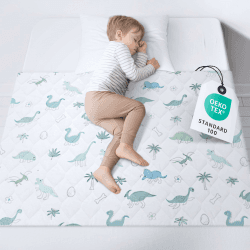 SpielLieb® Bettunterlage wasserdicht Kinder | Atmungsaktive Inkontinenzunterlage waschbar mit Einschlagtuch | Oeko-TEX Zertifiziert | Perfekt passend für deutsche Einzel- & Kinderbetten (Dino) Dinosaurier Angebot bei HelloDeals