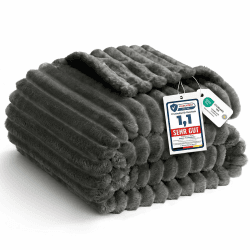 WAVVE Kuscheldecke 220x240 cm - Grau - Weiche Flanell Fleecedecke, Sofadecke & Couchdecke, Warme Korddecke für Wohnzimmer Deko, Sofaüberwurf Tagesdecke, XXL Große Decke, Anthrazit 220x240 cm Grau Angebot bei HelloDeals