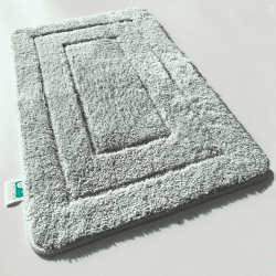 KARAT Badteppich Atlantis - extra flauschig & schnelltrocknend - Badezimmerteppich mit rutschsicherer Rückseite - Badematte Duschvorleger (50 x 80 cm, Silbergrau) Silbergrau 50 x 80 cm (Rechteckig) Angebot bei HelloDeals