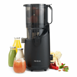 Fridja f2500 Selbstzuführender Ganzfrucht-Entsafter | 135mm Einfüllschacht | 250W Kaltpress-Mastizier-Entsafter | Hohe Ausbeute | Einfache Reinigung | BPA-frei | Matt Schwarz [Energieklasse A++] Angebot bei HelloDeals