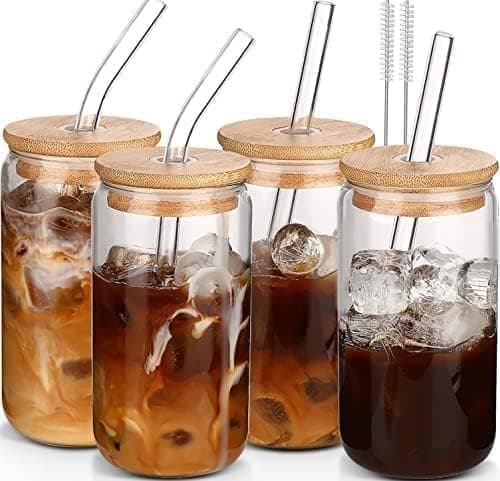 Matcha Gläser & Eiskaffee Gläser Set - 4er Set Gläser mit Strohhalm & Deckel - 500ml Dose Glas mit Bambusdeckel - Trinkgläser & Kaffeegläser Glasbecher inkl. Reinigungsbürste - Gläser & Trinkgeschirr Angebot bei HelloDeals
