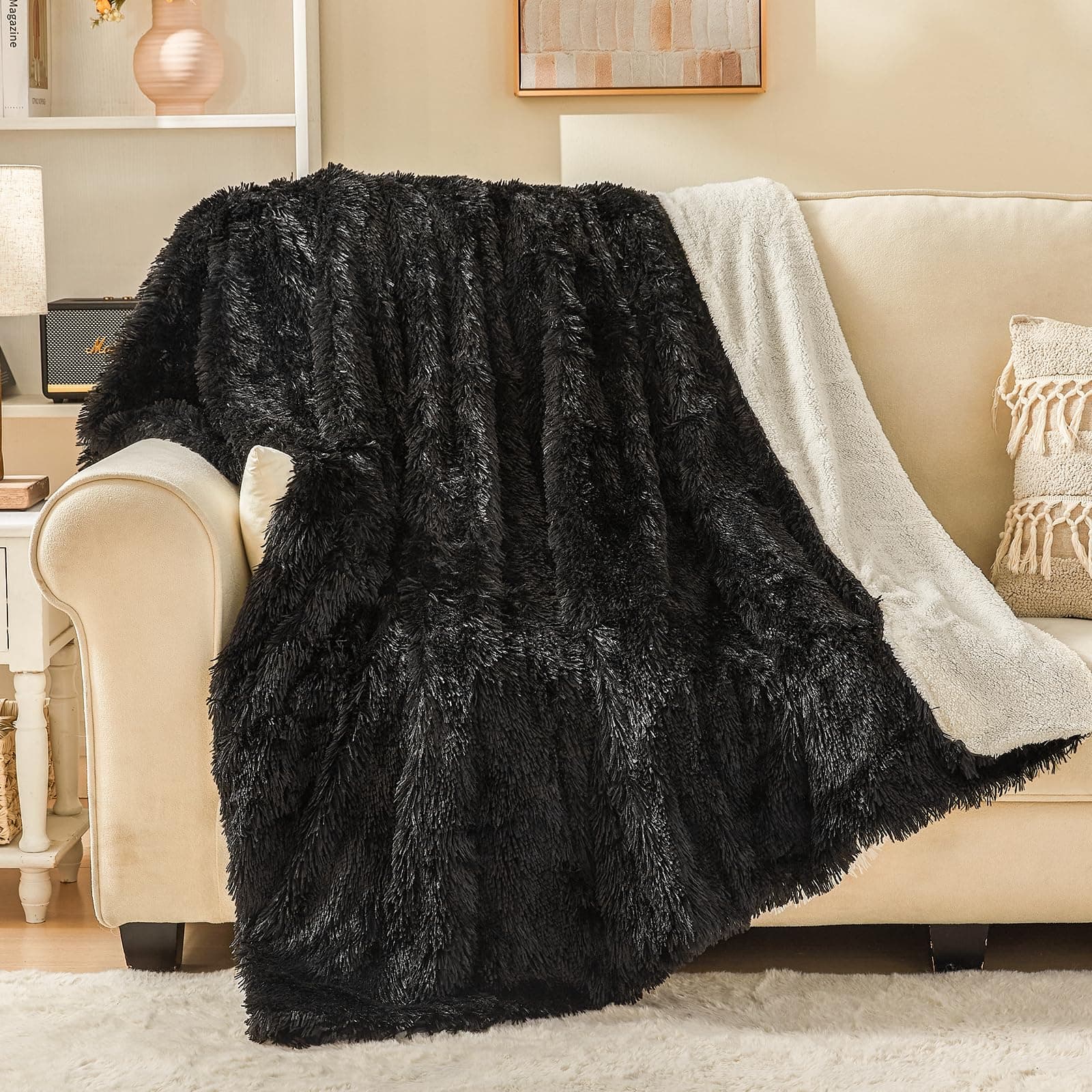 EMME Faux Kuscheldecke Flauschig, Felldecke, Pelz Wolldecke, Wohndecke, Super Weich, Plüschig, Dicke, Elegant, Lange Haare Shaggy Decke, Warme Gemütliche für Sofa und Bett (Schwarz, 130 x 150 cm) 130x150 cm 06-schwarz Angebot bei HelloDeals