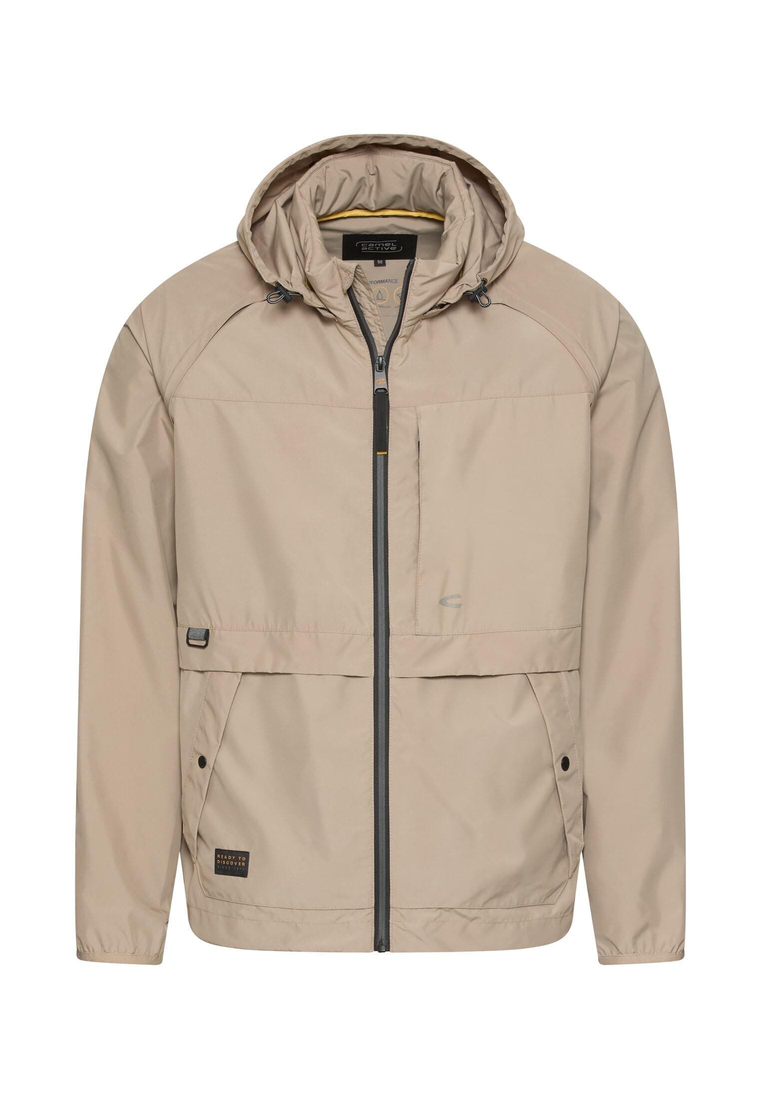 camel active Herren Jacke aus leichtem Material | Übergangsjacke aus besonders leichtem Material mit Stehkragen und praktischen Taschen - wasserabweisend und leicht verstaubar XL Beige Angebot bei HelloDeals
