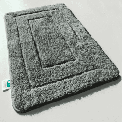 KARAT Badteppich Atlantis - extra flauschig & schnelltrocknend - Badezimmerteppich mit rutschsicherer Rückseite - Badematte Duschvorleger (60 x 100 cm, Dunkelgrau) Dunkelgrau 60 x 100 cm (Rechteckig) Angebot bei HelloDeals