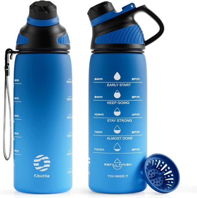 Fjbottle Trinkflasche 1L/710ML + Sieb – Sport Wasserflasche mit Zeitmarkierung/Magnetdeckel - BPA-frei Plastik Flasche für Fitness, Schule, Yoga, Outdoor Blau 710 ml