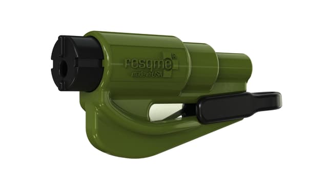 resqme Das Original-Notfall-Schlüsselanhänger-Auto-Fluchtwerkzeug, 2-in-1-Sicherheitsgurtschneider und Fensterbrecher, Armeegrün – kompakter Notfallhammer