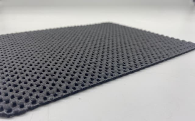 Black-CAT Original Uni-Car-Mate Antirutschmatte 600×450mm – rutschfest & hochreißfest, ideal zur Ladungssicherung im Kofferraum, für Pkw & Kleintransporter, langlebig & ohne Kleber fixierbar