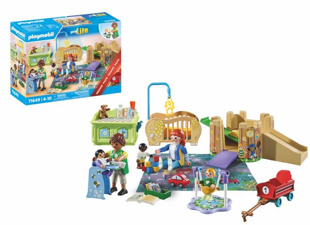 PLAYMOBIL MyLife Promo Pack 71649 Krabbelgruppe, inklusive fünf Figuren, Spielturm, Rutsche und vielen niedlichen Accessoires, detailreiches Spielzeug für Kinder ab 4 Jahren