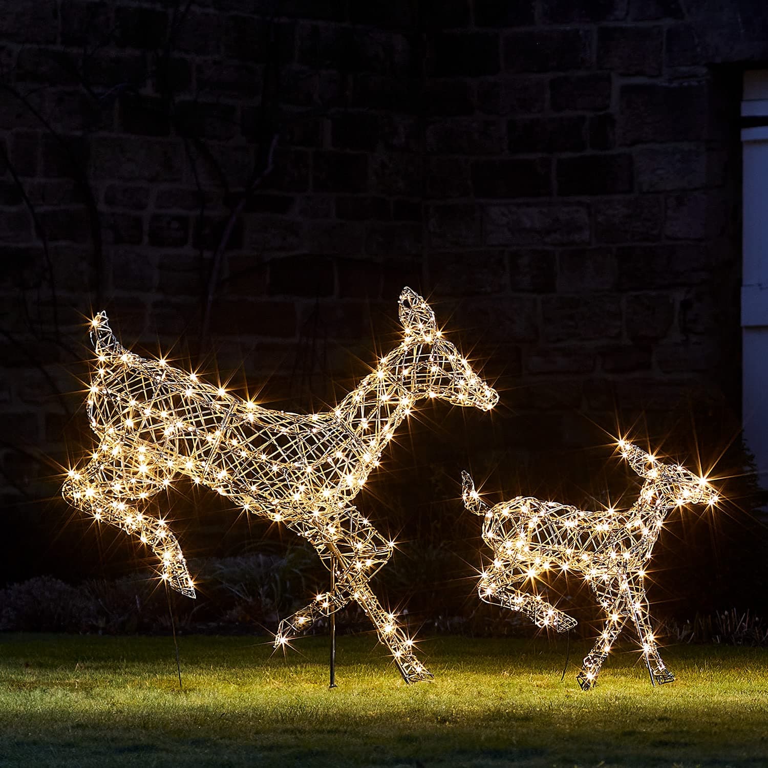 Lights4fun Harlow LED Rattan Rentier Figuren Mutter und Kind | Fernbedienung Timer | Solarbetrieben | Weihnachtsbeleuchtung Außen Weihnachtsfigur | 102 cm & 60 cm Reh & Kitz Angebot bei HelloDeals