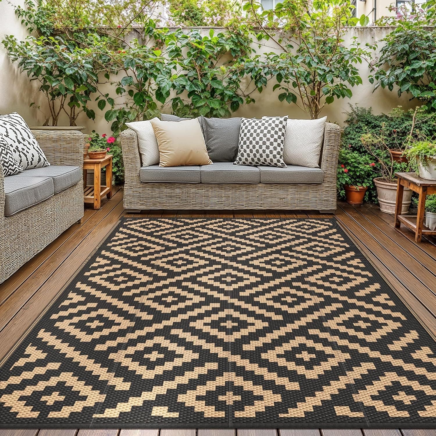 GENlMO Outdoor Teppich Wetterfest 150x240cm Picknickdecke Plastik-Strohhalm Matte UV-bestandig Camping Teppich Waschbarer Outdoor Teppiche fur Garten, Balkon,Pool, Deck, Hinterhof, Schwarz & Braun 150 x 240 cm (Rechteckig) *Schwarz & Braun Angebot bei HelloDeals