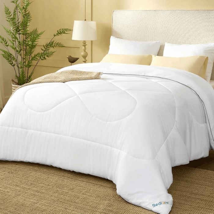 BEDLORE Bettdecke 155x220 Ganzjahresdecke – Atmungsaktive Microfaser Steppdecke für alle 4 Jahreszeiten – Verrutschsichere Schlafdecke mit Oeko-Tex Zertifizierung – Weich & Warm (Weiß) Weiß 155 x 220 Angebot bei HelloDeals