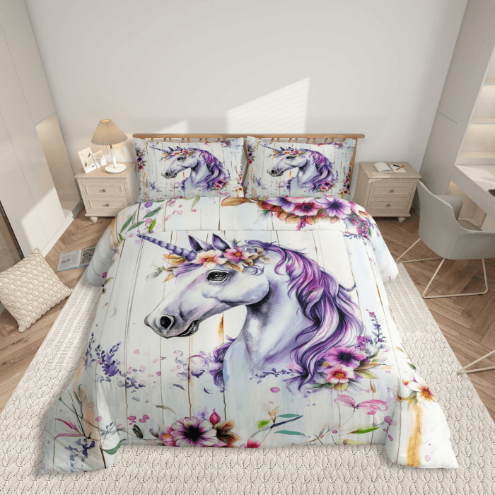 Homewish Einhorn Bettwäsche 135x200 Kinder Mädchen, Lila Tiere Bettbezug Niedlich für Mädchen Jungen, Lila Ästhetische Blumen Bett Set, mit 1 Kissenbezug Holzbrett Dekor, Weiche Mikrofaser Lila Weiß 135*200+80*80*1 Angebot bei HelloDeals