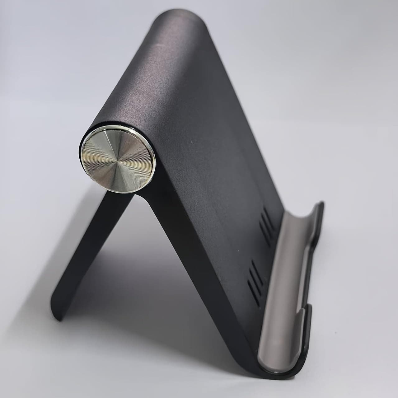 Handy-Ständer, tragbarer, faltbarer Handy-Ständer, geeignet für Smartphones und Tablets Schwarz Angebot bei HelloDeals