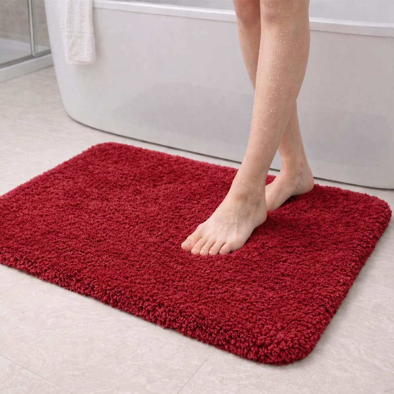 Mikrofaser-Badematte 80 x 50 cm, Leuchtendes Rot, saugfähige Badematte mit weichem Plüschflor und TPR-Rückseite, maschinenwaschbare Badematte für Dusche, Badewanne, Toilette und Gästebad Leuchtendes Rot 80 x 50 cm Angebot bei HelloDeals