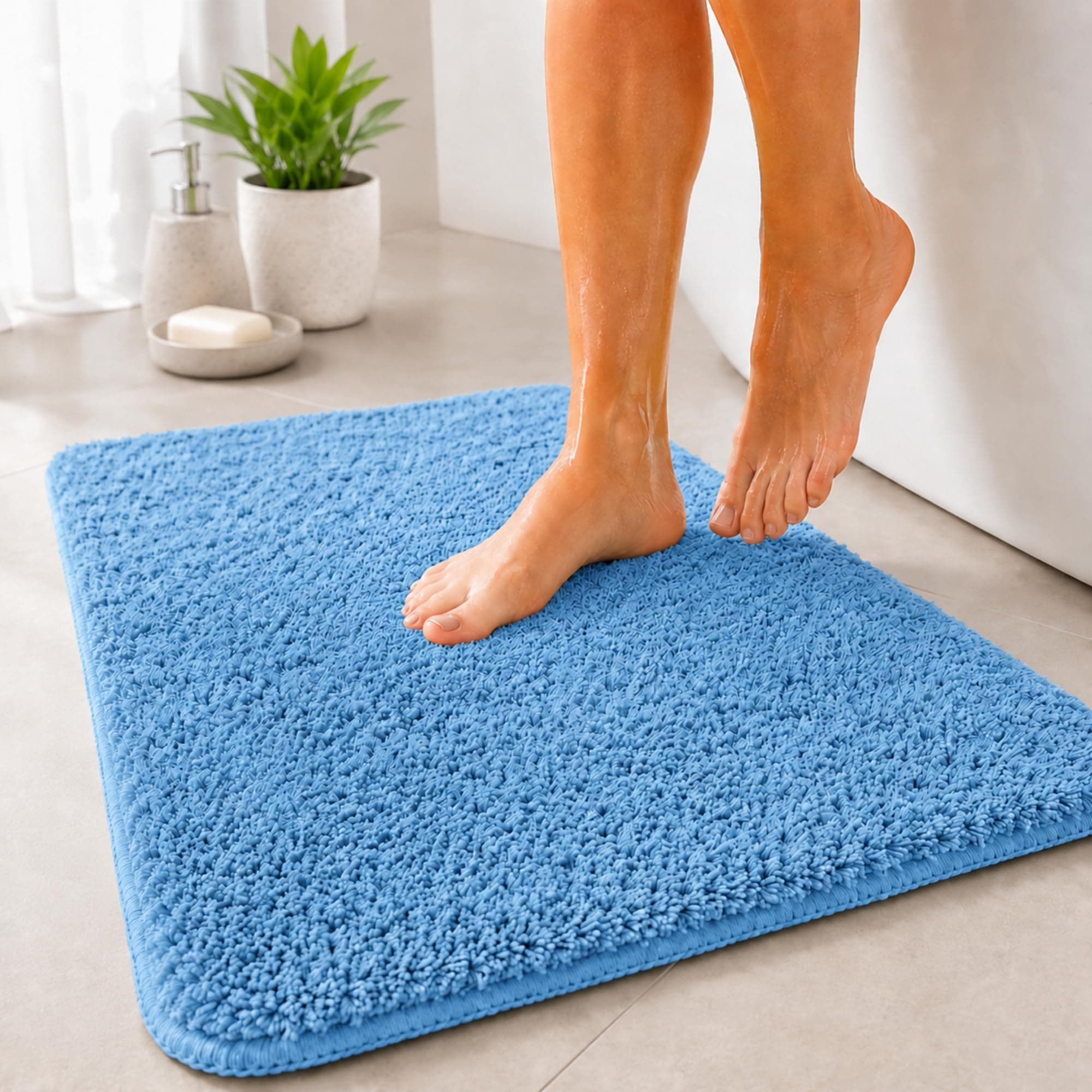 Floordirekt Badematte Sky - Badezimmerteppich - Weicher, dichter Hochflor - Rutschhemmend & Schnell trocknend - Geeignet für Fußbodenheizung - Eckig & Rund (70 x 120 cm, Hellblau) 70 x 120 cm (Rechteckig) Hellblau Angebot bei HelloDeals
