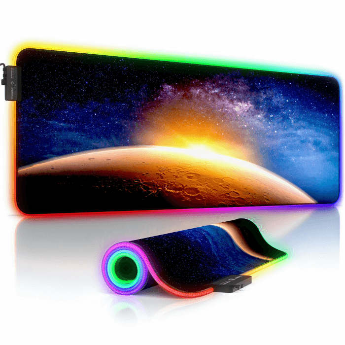 Titanwolf - RGB Gaming Mauspad XXL - LED Schreibtischunterlage 800x300 mm - Multi Color Mousepad - 11 Beleuchtungs-Modi - 7 Farben Plus 4 Effektmodi - Abwaschbar - Stars & Mars 2 Angebot bei HelloDeals